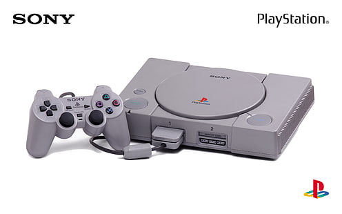 grå Sony PS4-konsol med kontroller, PlayStation, konsoler, videospel, enkel bakgrund, Sony, HD tapet HD wallpaper