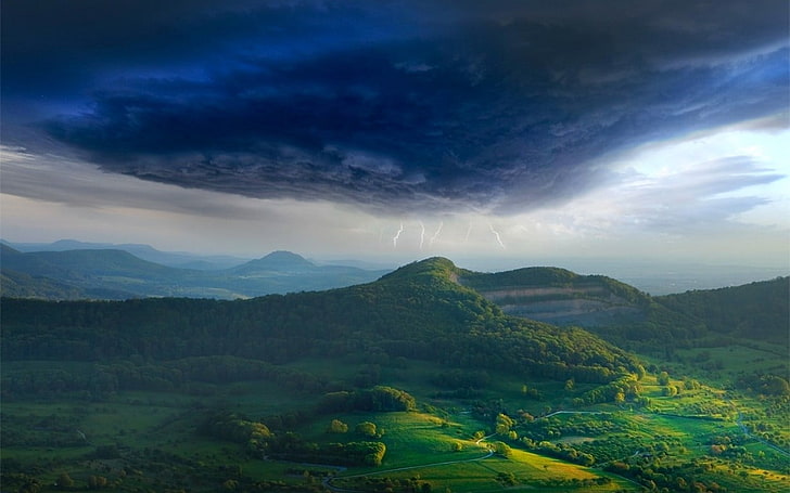 Nimbus Wolken Tapete, Natur, Landschaft, Frühling, Sturm, Tal, Blitz, Berge, Wald, Grün, Wolken, blau, Nebel, HD-Hintergrundbild