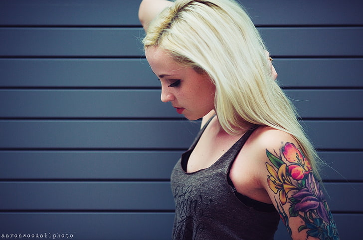 Frauen graues Tanktop, Mädchen, Tattoo, Profil, Fotograf, Aaron Woodall, HD-Hintergrundbild