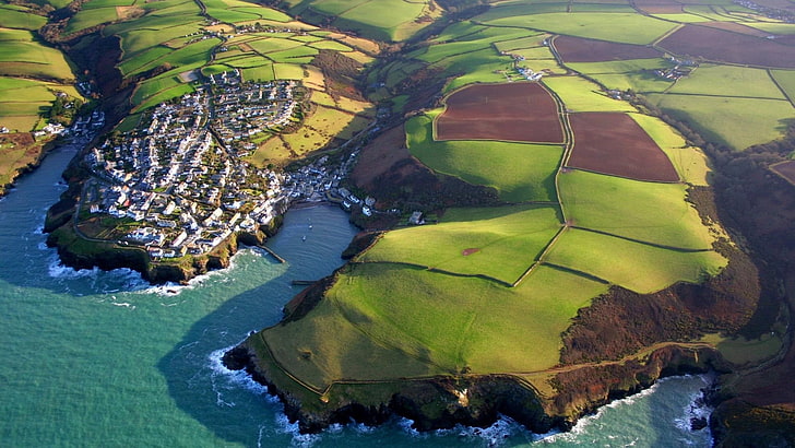 green field, nature, landscape, trees, bird's eye view, Port Isaac, England, UK, coast, sea, waves, cliff, town, ports, field, rock, house, aerial view, ship, shadow, HD wallpaper