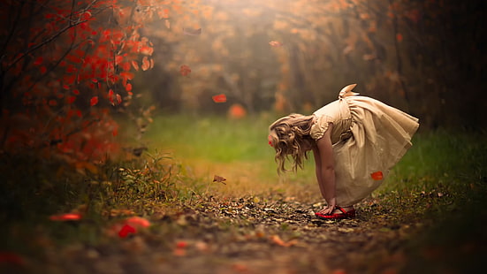 abito da ballo beige da bambina, bambini, bambina, foresta, bionda, autunno, profondità di campo, Jake Olson, scarpe rosse, Sfondo HD HD wallpaper