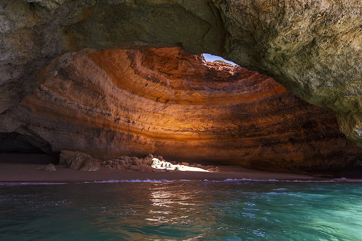 Cueva marrón, playa, verano, estancia, cueva, la gruta, Portugal, Algarve, Praia de Benagil, Fondo de pantalla HD