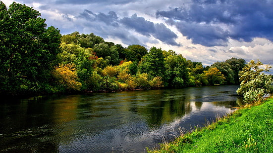 Gewässer und grünblättrige Bäume, Fluss, Wald, Natur, Wasser, Landschaft, Bäume, Himmel, Wolken, HD-Hintergrundbild HD wallpaper