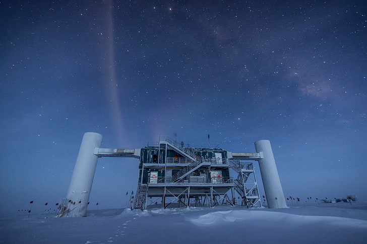 Fachada de la casa de metal gris, Antártida, nieve, estrellas, centro de investigación, Fondo de pantalla HD