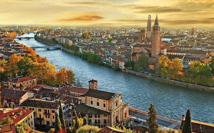 نهر فيرونا وأديجي من منظر عين الطائر ، منظر طبيعي جميل لمدينة إيطاليا ، ورق جدران عالي الدقة 5200 × 3250، خلفية HD