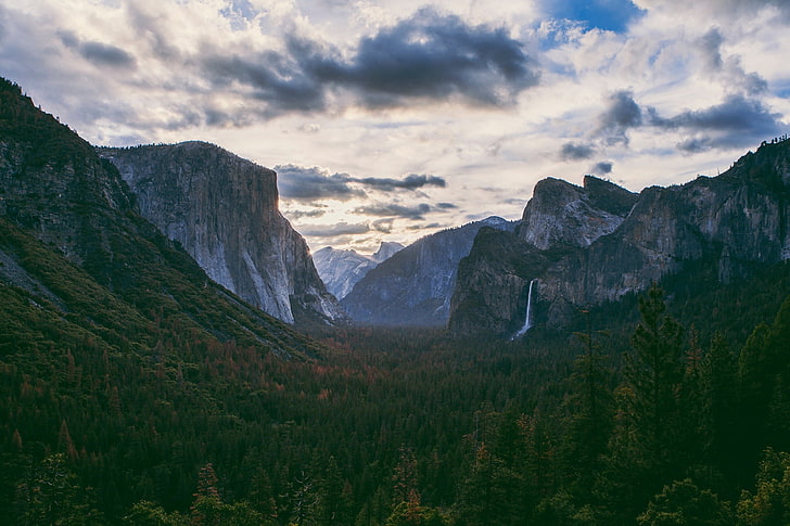 svart och grått betonghus, berg, vattenfall, träd, Yosemite Valley, Yosemite National Park, HD tapet
