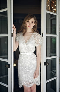 kadın beyaz çiçek uzun kollu elbise, kadın, Emmy Rossum, elbise, oyuncu, ünlü, HD masaüstü duvar kağıdı HD wallpaper