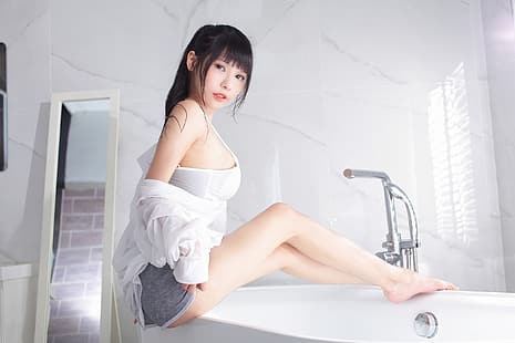 Vicky 霜, women, model, Asian, brunette, ponytail, bangs, looking at viewer, parted lips, tank top, white tops, sideboob, shirt, short shorts, wet hair, wet clothing, bathtub, low-angle, legs, barefoot, indoors, women indoors, HD wallpaper HD wallpaper
