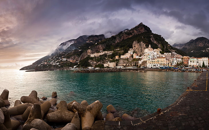 svart och brunt berg, hav, himlen, berg, bakgrund, tapet, byggnad, hem, Italien, kust, bakgrundsbilder, Amalfi, Amalfikusten, HD tapet