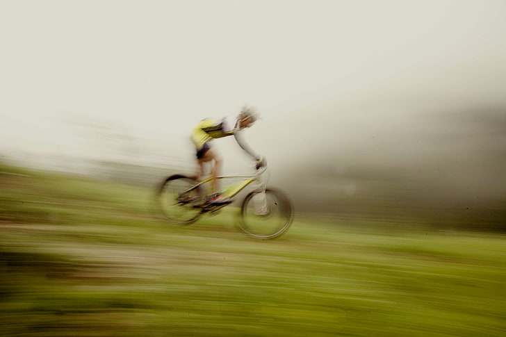 دراجة ، مسابقة ، انحدار ، سريع ، ركوب ، سرعة عالية ، مرج ، جبل ، دراجة جبلية ، سرعة ، فائز، خلفية HD