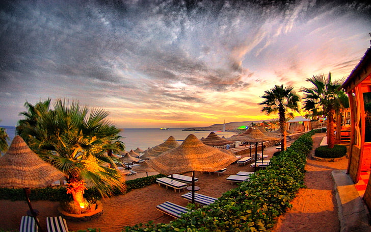 Holiday Sea Sand Beach, ร่มต้นปาล์มเก้าอี้ฟางของไม้ไผ่ HD Wallpaper สำหรับเดสก์ท็อป 3840 × 2400, วอลล์เปเปอร์ HD