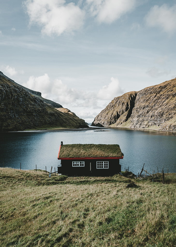 черно-серый дом, дом, озеро, горы, деревня, саксун, фарерские острова, архипелаг, HD обои, телефон обои