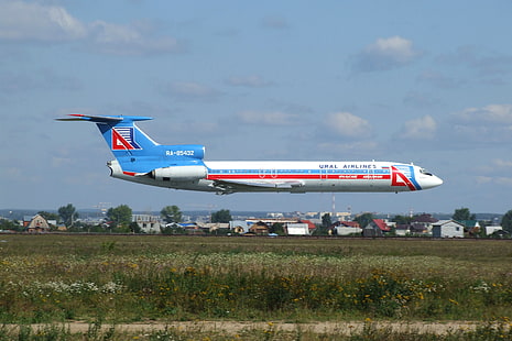 avião branco, azul e vermelho, casa, aeroporto, voo, o avião, aviões, Companhias aéreas, Tu-154, Tupolev, passageiro, soviético, Ural, HD papel de parede HD wallpaper