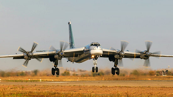الطائرة ، Bear ، اتحاد الجمهوريات الاشتراكية السوفياتية ، روسيا ، الطيران ، BBC ، Bomber ، Tupolev ، Landing ، Tu-95MS ، Tu-95 ، 