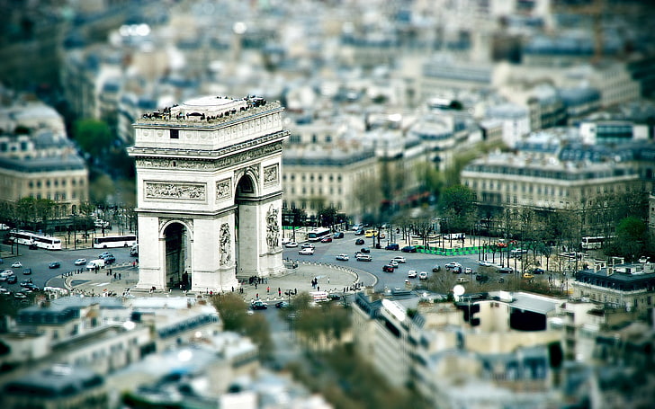 Arc De Triomphe à Paris, photographie peu profonde de l'Arc De Triomphe, tilt shift, Paris, paysage urbain, floue, architecture, Arc de Triomphe, Fond d'écran HD