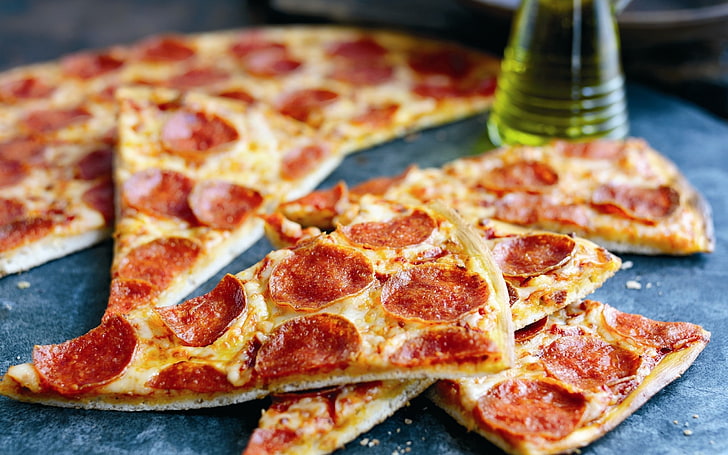 pizza au pepperoni, pizza, morceaux, saucisse, Fond d'écran HD