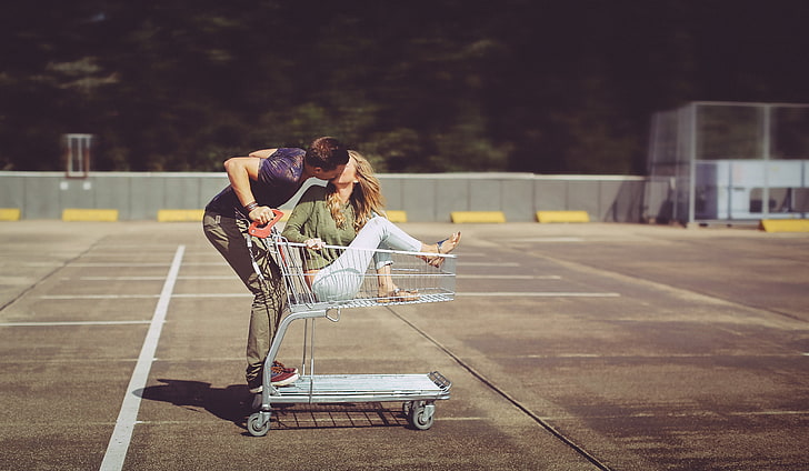 man kissing woman riding on white shopping cart during daytime, girl, love, kiss, photographer, truck, guy, photography, man, David Olkarny, HD wallpaper