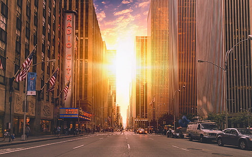 szary i brązowy betonowy budynek, zdjęcie pojazdów w pobliżu wieżowców w ciągu dnia, pejzaż miejski, miasto, architektura, Nowy Jork, USA, Manhattan, budynek, wieżowiec, chmury, bliźniaki, ulica, samochód, flaga amerykańska, słońce, światło słoneczne, radio, droga, Tapety HD HD wallpaper