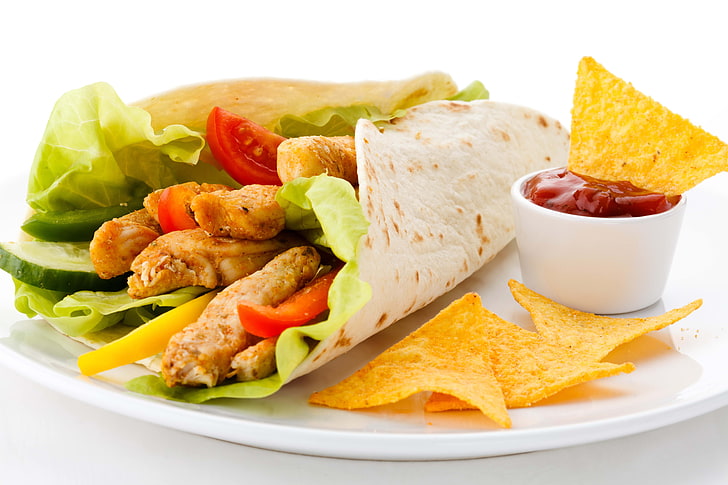 taco avec laitue et viande, viande, légumes verts, pomme de terre, chips, assiette, ketchup, Fond d'écran HD