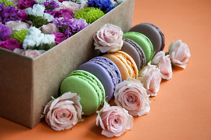 Macarons and roses, colorful, cookie, food, rose, macaron, dessert, sweet, trandafir, HD wallpaper