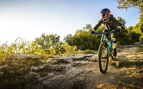 mountain bike, donne con bici, casco, bicicletta, Sfondo HD HD wallpaper