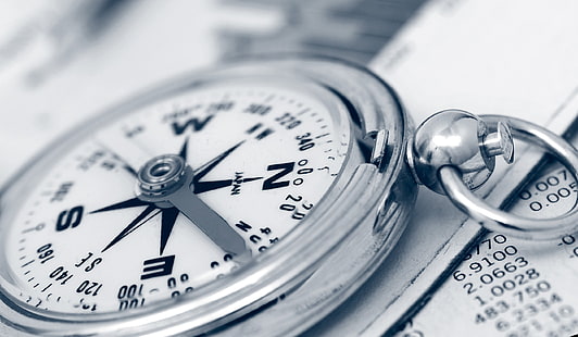 okrągły srebrny zegarek analogowy z bransoletą z ogniwami, metalem, kompasem, papierem, Tapety HD HD wallpaper
