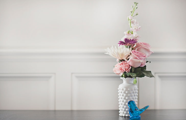 white ceramic vase, bouquet, vase, flowers, HD wallpaper