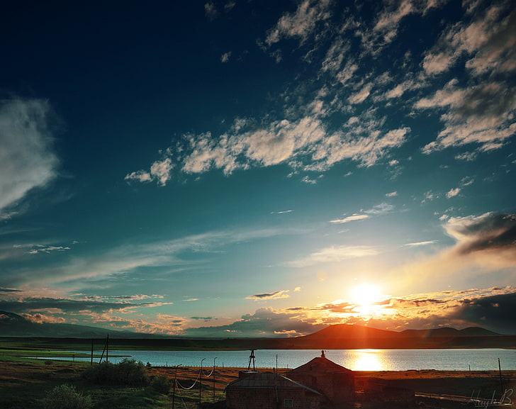 Armenia, zachód słońca z pociągu HD Tapety, domy i zbiornik wodny, natura, krajobraz, piękny, zachód słońca, krajobrazy, chmury, światło słoneczne, armenia, Tapety HD