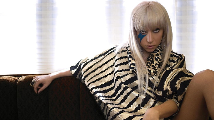 Lady Gaga, Lady Gaga, pintura no rosto, sentado, ponchos, HD papel de parede