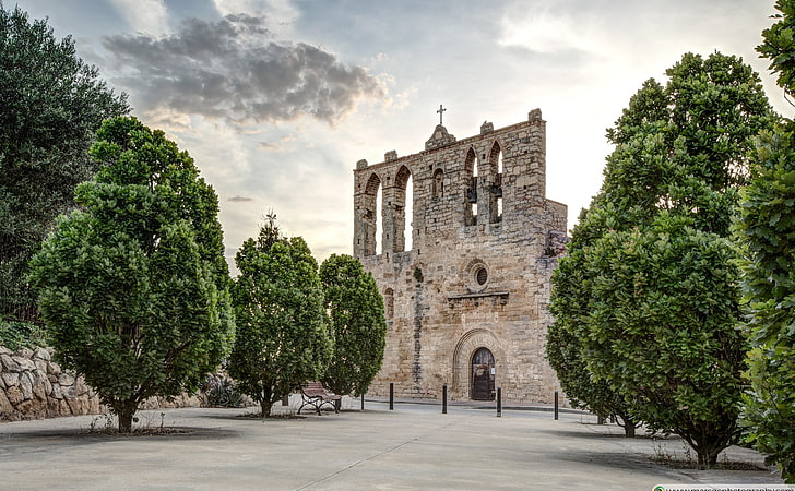 サンエステベペラタラーダ教会、カタルーニャ、茶色のコンクリート構造、ヨーロッパ、スペイン、 HDデスクトップの壁紙