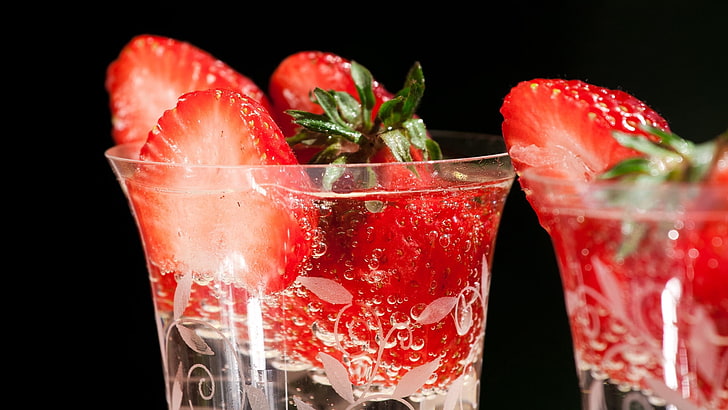 sliced strawberries, berry, strawberry, segments, glass, HD wallpaper