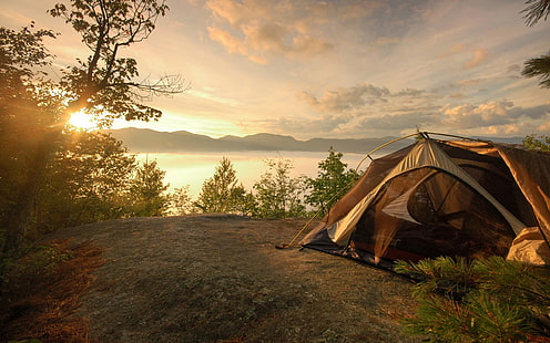 braunes und beige kampierendes Zelt, Zelt, Küste, See, Abnahme, Romantik, Himmel, HD-Hintergrundbild HD wallpaper