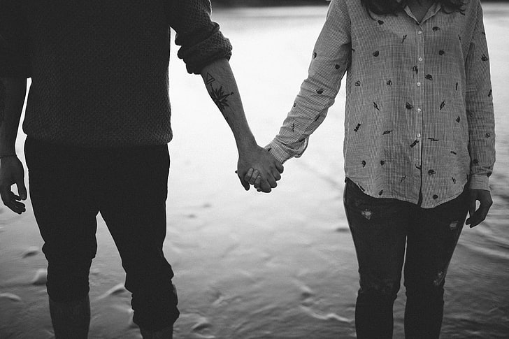 man and woman holding hands, hands, couple, bw, love, HD wallpaper