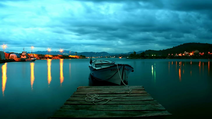 Fantastische azurblaue Bucht, schwarze und graue hölzerne Bootsdockphotographie, Lichter, Azurblau, Dock, Boote, Wolken, HD-Hintergrundbild