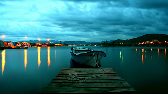 Incrível Azure Bay, fotografia de doca de barco em madeira preto e cinza, luzes, azul, doca, barcos, nuvens, HD papel de parede HD wallpaper