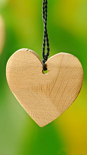 Сърце размазан фон, кафяво дървено сърце висулка, Любов,, сърце, HD тапет HD wallpaper