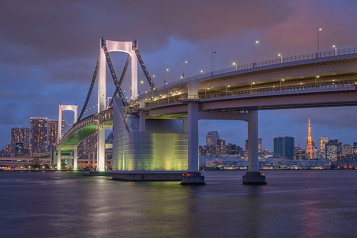 most brookliński, most brookliński, Japonia, Rainbow Bridge, Tokyo Tower, miasto-most, pejzaż miejski, pochmurno, noc, lato, Tapety HD