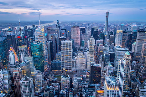 въздушна снимка на градски сгради, Манхатън, Манхатън, градски Skyline, градски пейзаж, небостъргач, квартал в центъра, САЩ, архитектура, известно място, градска сцена, Ню Йорк, град, въздушен изглед, бизнес, офис сграда, екстериор на сграда, кула, Манхатън - Ню Йорк, построена структура, HD тапет HD wallpaper