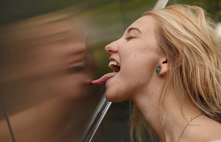 tongues, licking, women, model, Lily Ivy, HD wallpaper
