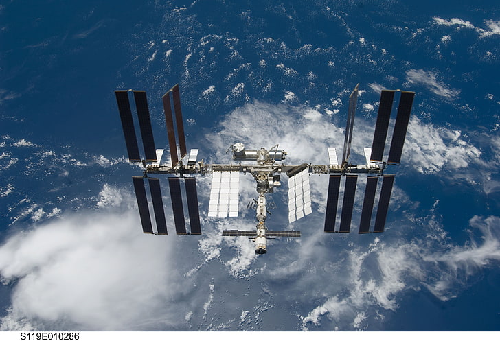 bâtiment en béton blanc et noir, ISS, espace, Fond d'écran HD