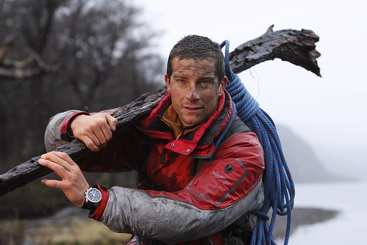 Bear Grylls, dirty, man, log, rope, Bear Grylls, Ultimate Survival, To survive at any cost, HD wallpaper