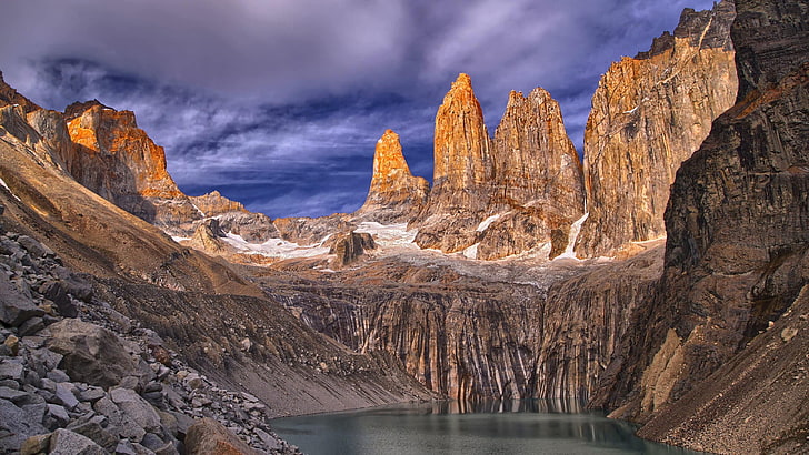 コルディレラパイン、トレスデルパイン国立公園、国立公園、湖、空、雲、チリ、南アメリカ、山、 HDデスクトップの壁紙