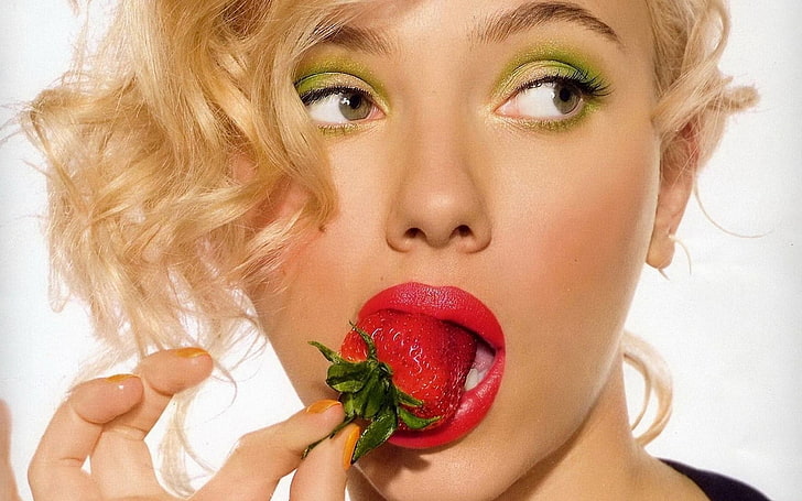 women, face, blonde, strawberries, Scarlett Johansson, model, actress, closeup, HD wallpaper