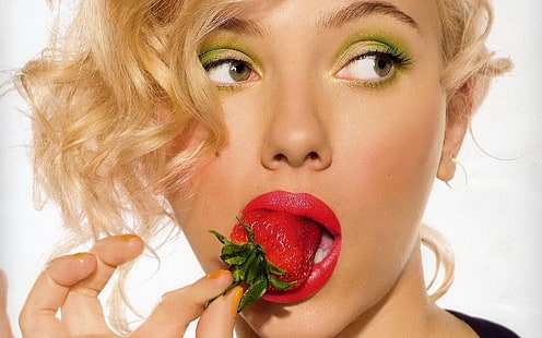 women, face, blonde, strawberries, Scarlett Johansson, model, actress, closeup, HD wallpaper HD wallpaper