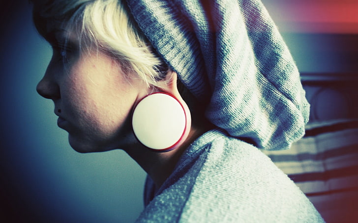 graue Strickmütze und weißer Ohrring der Frauen, Blondine, Ohrringe, Art, Bild, Hut, Schatten, Swag, HD-Hintergrundbild