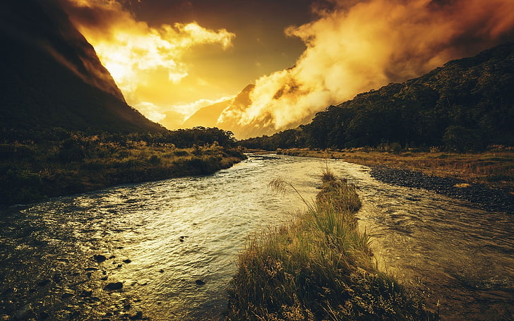 plan d'eau, nature, rivière, coucher de soleil, herbe, nuages, paysage, pierres, lumière du soleil, Fond d'écran HD