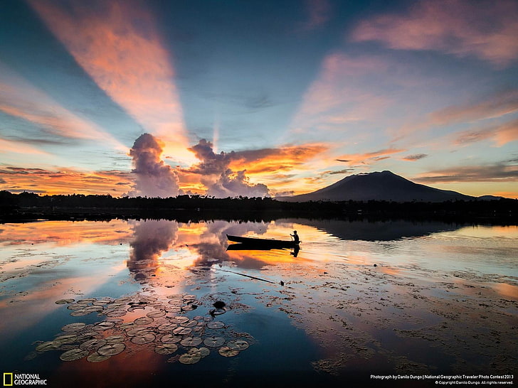 Rays of Sunrise-Fond d'écran National Geographic, canoë noir, Fond d'écran HD