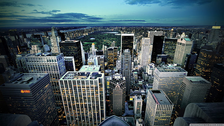 putih dan hitam beton bertingkat tinggi bangunan, arsitektur, cityscape, kota, New York City, Manhattan, AS, bangunan, pencakar langit, pandangan mata burung, jalan, malam, lampu, awan, Central Park, Wallpaper HD