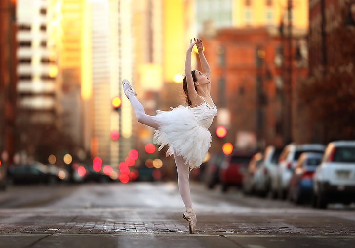 weißes Ballerinakleid der Frauen, Straße, Tanz, Mädchen, Ballerina, kleiner Tänzer, HD-Hintergrundbild