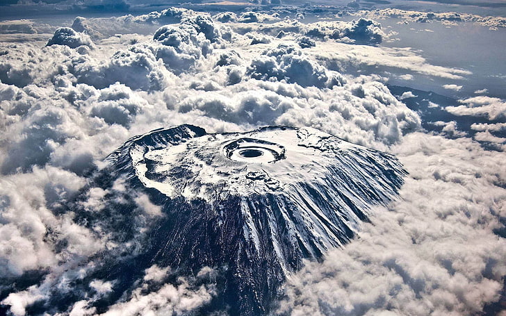szaro-biały płaskowyż, przyroda, krajobraz, góry, chmury, zaśnieżony szczyt, Kilimandżaro, Afryka, śnieg, widok z lotu ptaka, z lotu ptaka, wulkan, Tapety HD